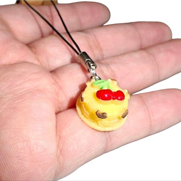 Kawaii Vanilla Cake Keychain Charm - Picture 1 of 2